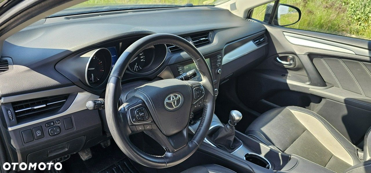 Toyota Avensis - 14