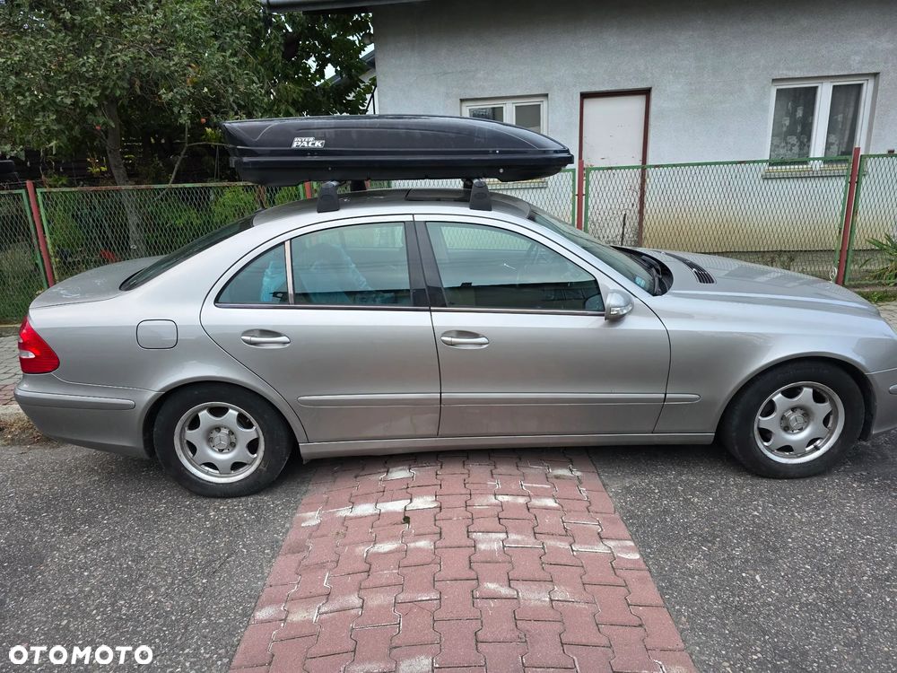 Mercedes-Benz E-Class 2005 photo 2