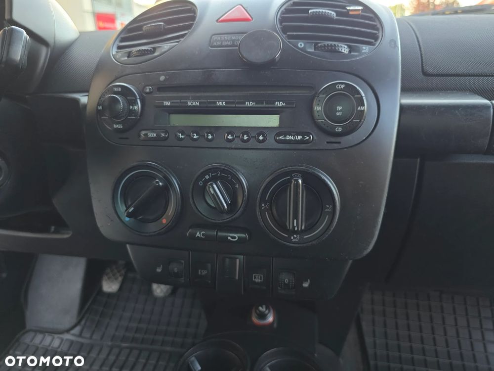 Volkswagen New Beetle - 26