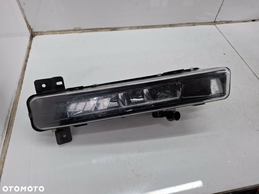 HALOGEN PRZECIWMGIELNY PRAWY PRZEDNI PRZÓD BMW G30 G31 90051532 ŁADNY - 2