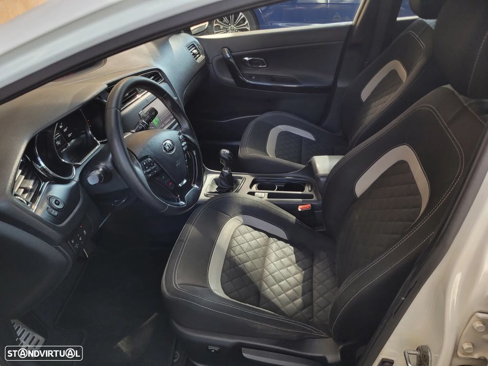 Kia Ceed 1.6 CRDi GT Line - 11