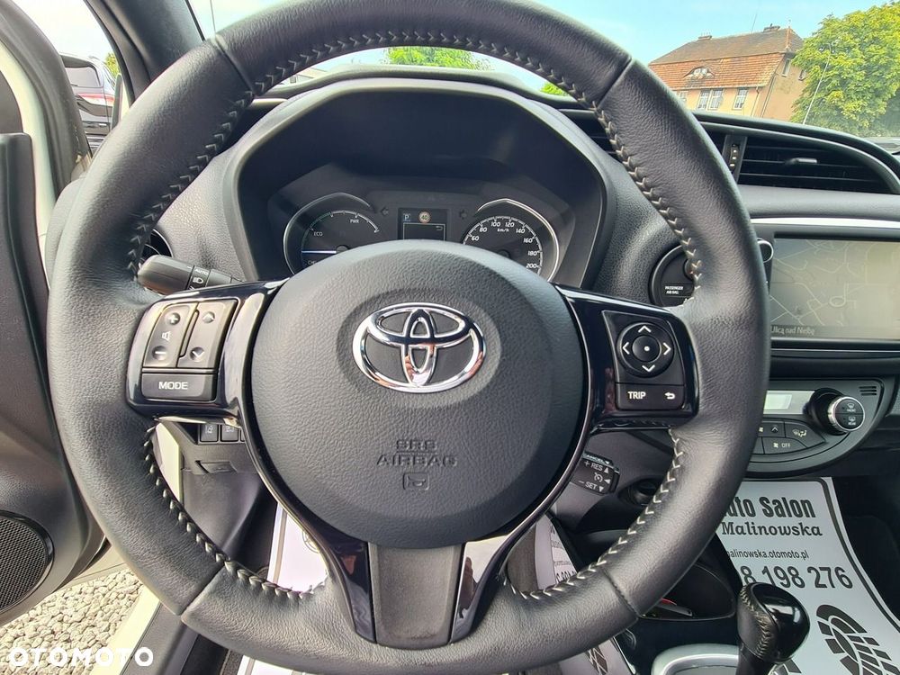 Toyota Yaris Hybrid 100 Premium - 23