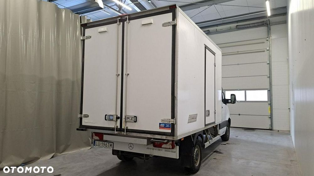 Mercedes-Benz Sprinter - 4