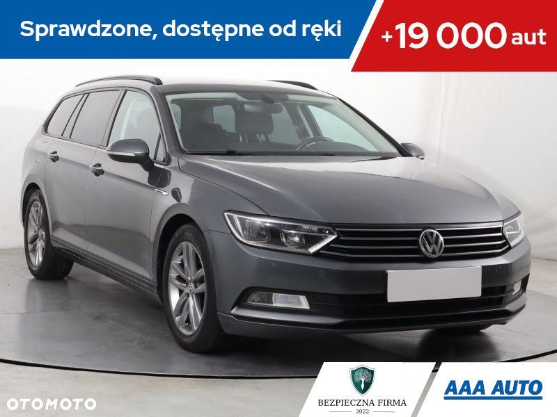 Volkswagen Passat - 1