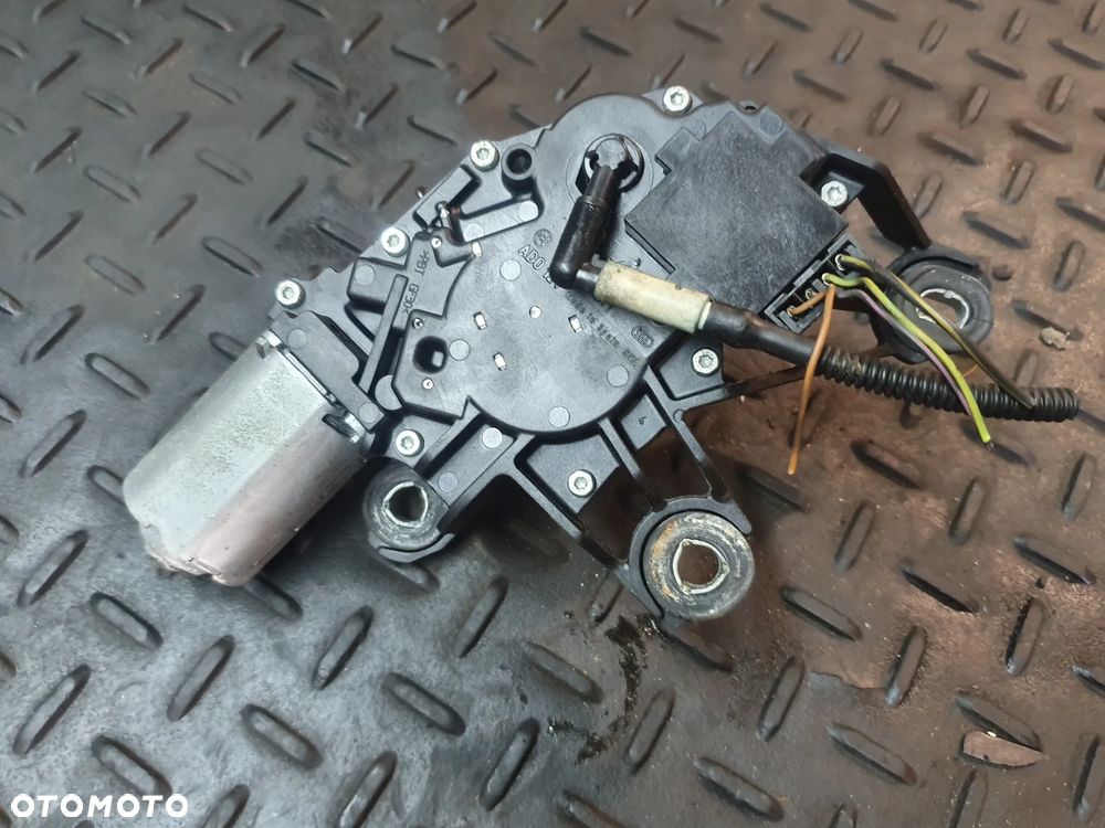 SILNICZEK WYCIERACZKI TYŁ VW PASSAT B5 0390201592 POSIADAM 4 SZT - 8