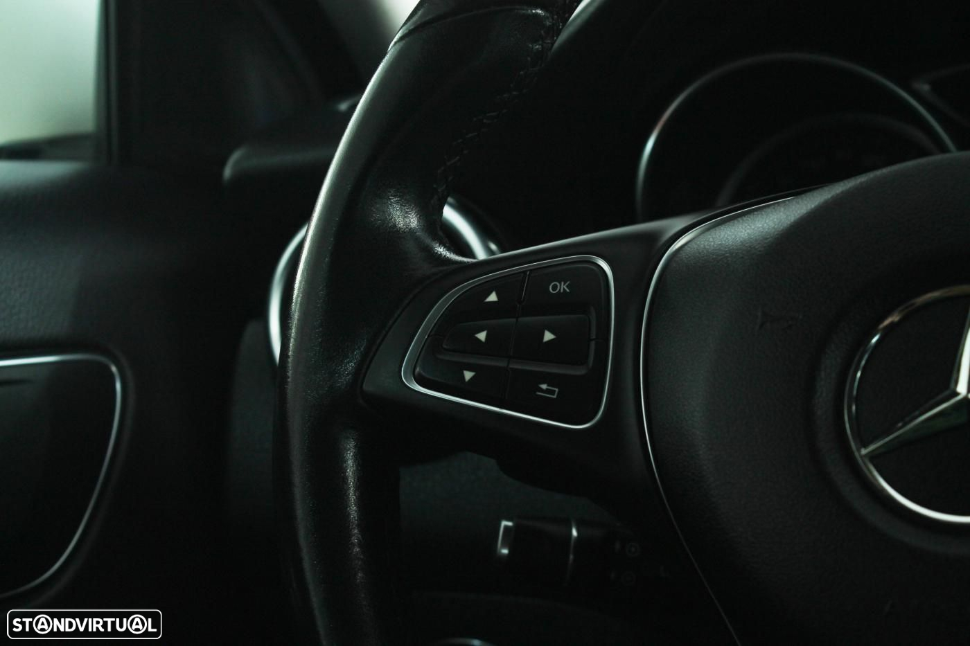 Mercedes-Benz GLA 180 d 7G-DCT - 30