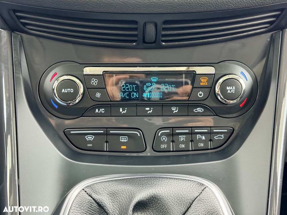 Ford Kuga 2.0 TDCi 2WD Titanium - 28
