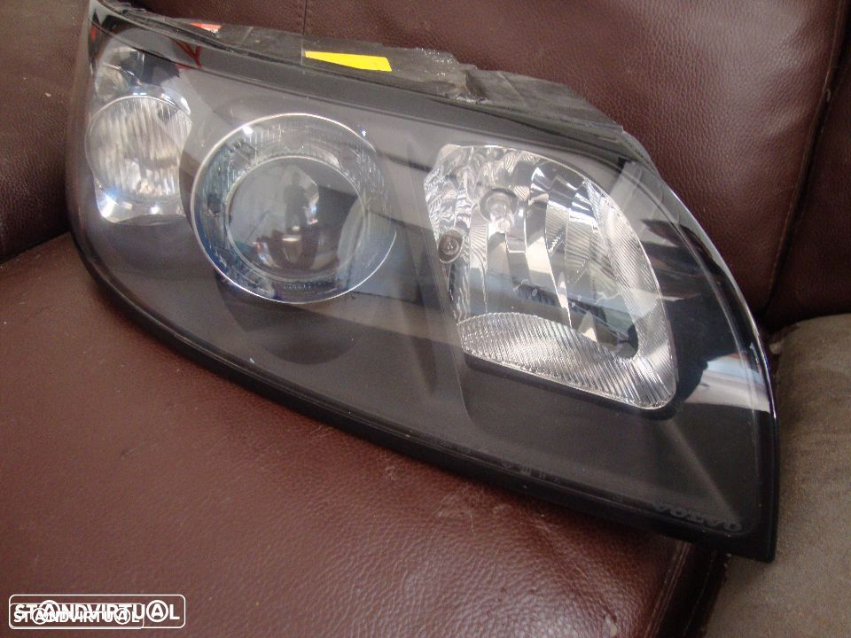farol Xenon Volvo V40  + V60 lado direito - 2
