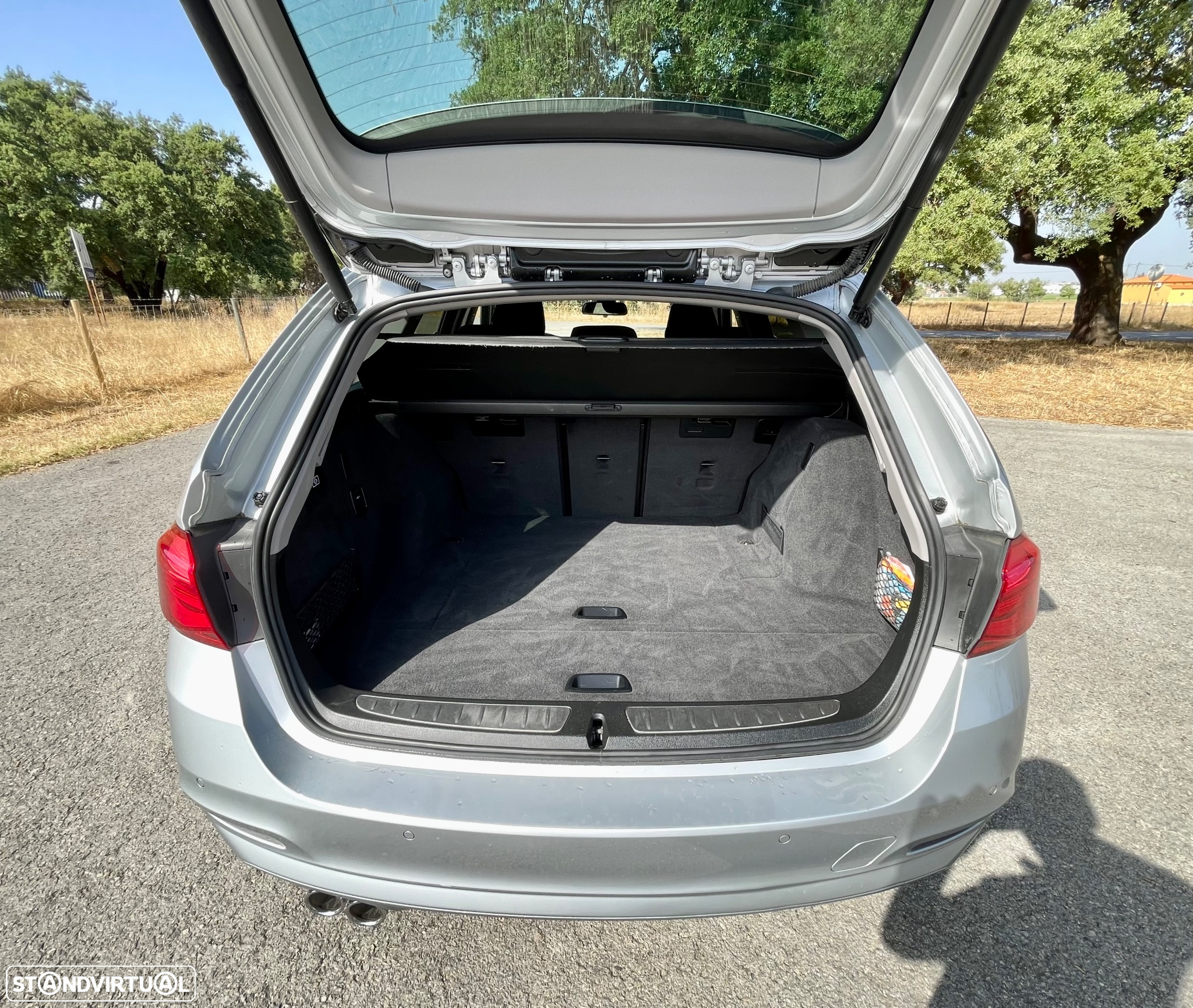 BMW 320 d Touring xDrive Auto - 25