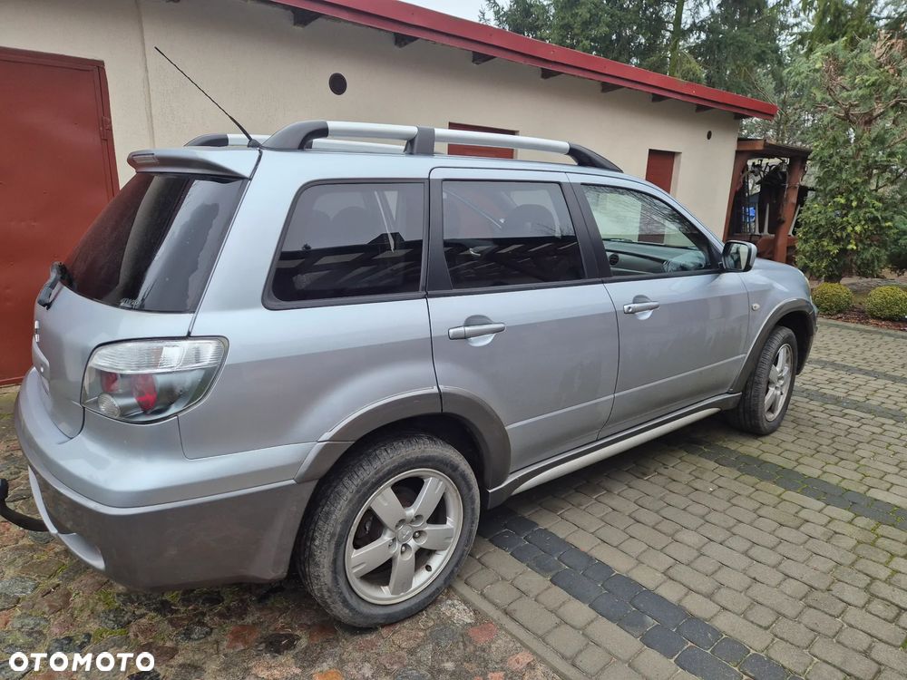 Mitsubishi Outlander 2.0 Comfort 4WD - 7