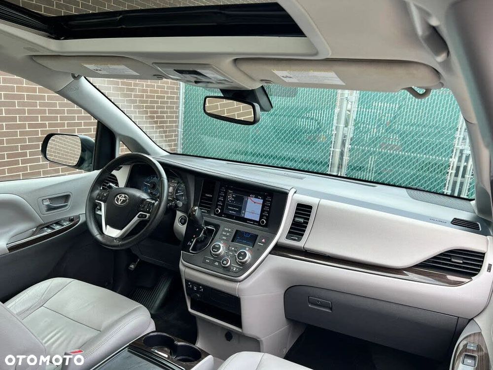 Toyota Sienna 3.5 V6 XLE AWD - 9