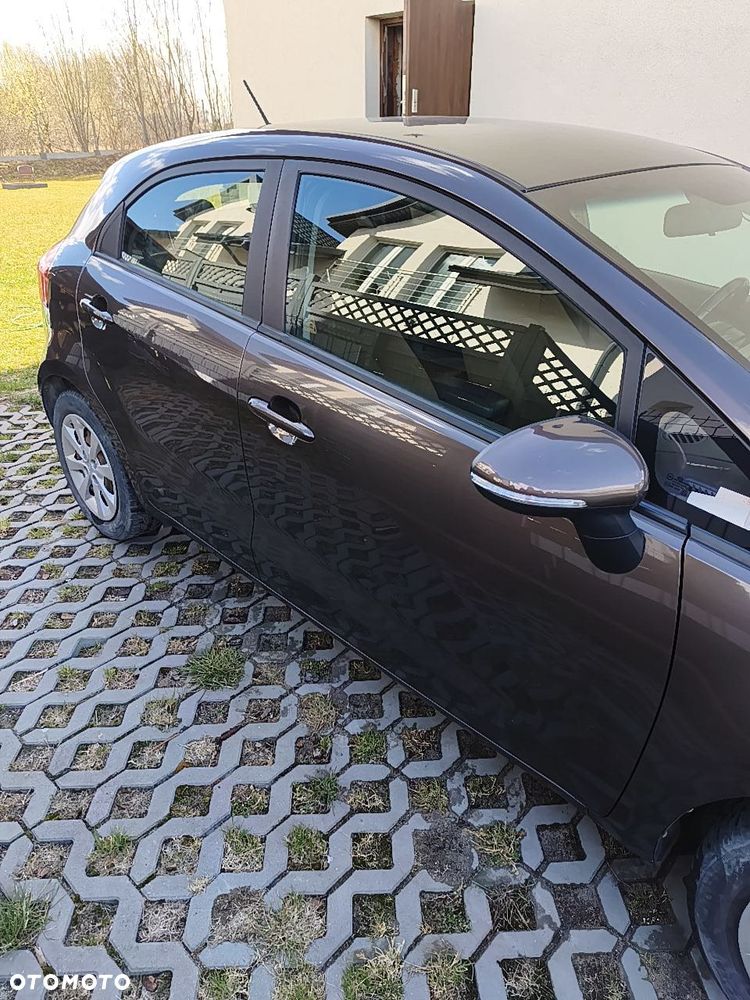 Kia Rio 1.2 L - 9