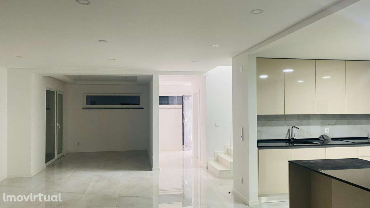 MORADIA T4 LOTE 500m2 - Grande imagem: 2/30