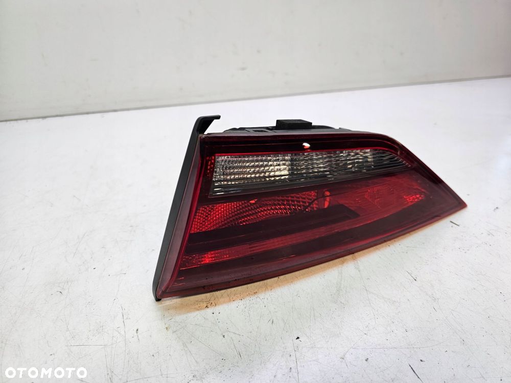LAMPA PRAWY TYŁ W KLAPĘ AUDI A3 8V SEDAN 8V5945094G - 3