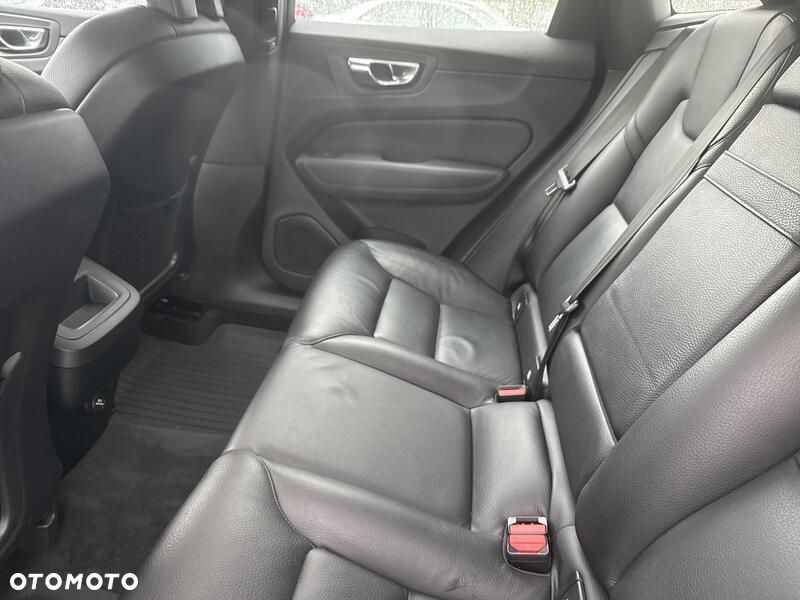 Volvo XC 60 T5 Momentum Pro - 21