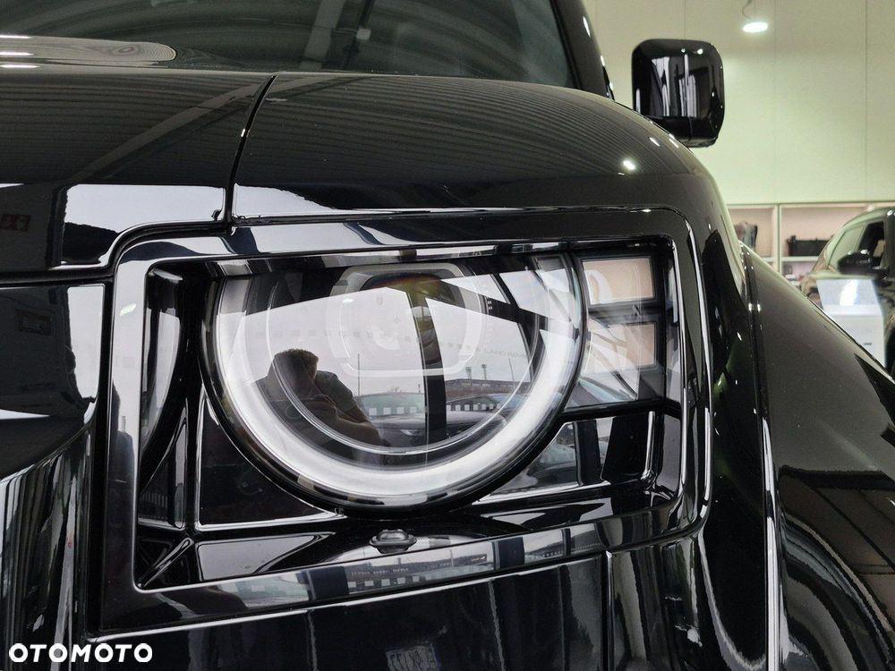 Land Rover Defender - 10