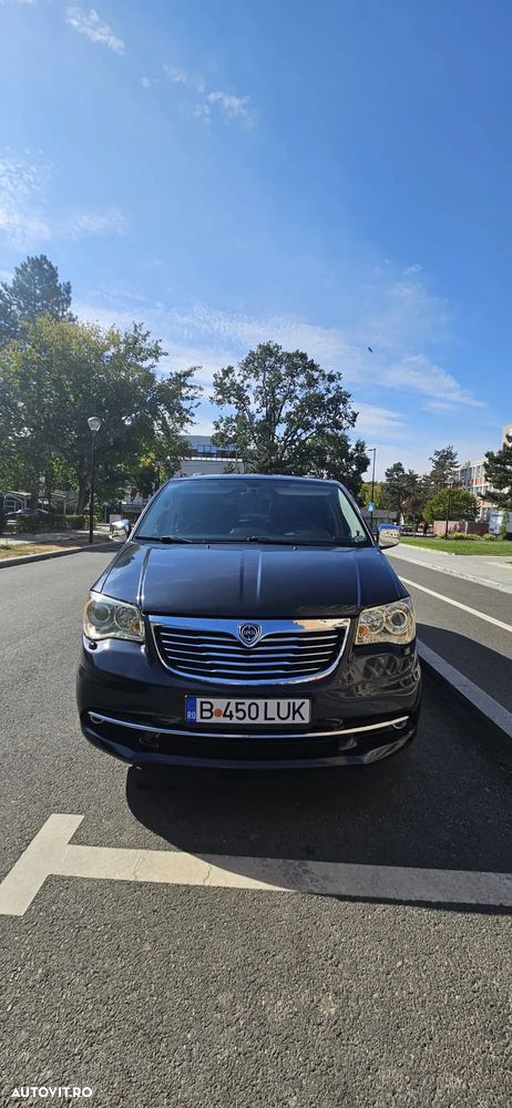 Lancia Voyager - 3