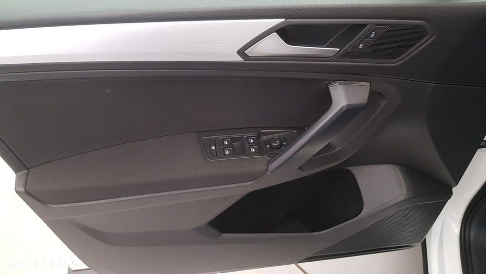 Volkswagen Tiguan - 24