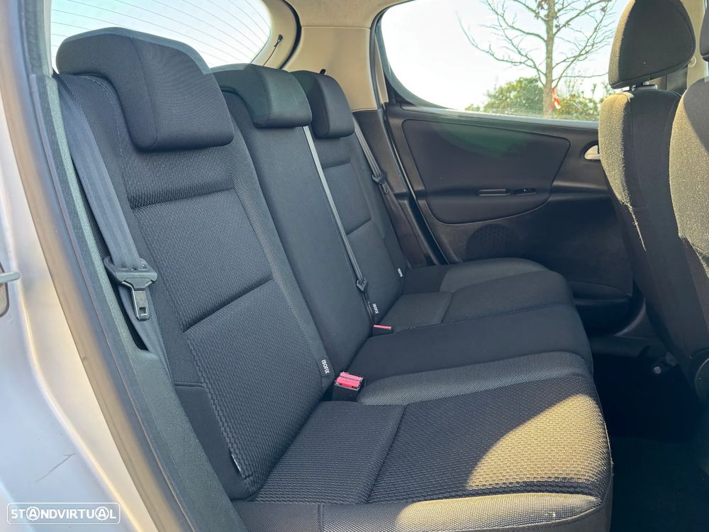 Peugeot 207 1.4 HDi Premium - 24