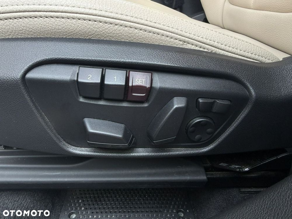 BMW X1 sDrive18i GPF xLine - 11