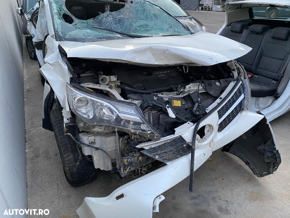 Dezmembrez Toyota Rav 4, an 2015 , 2.2 D ,tip motor 2AD - 2