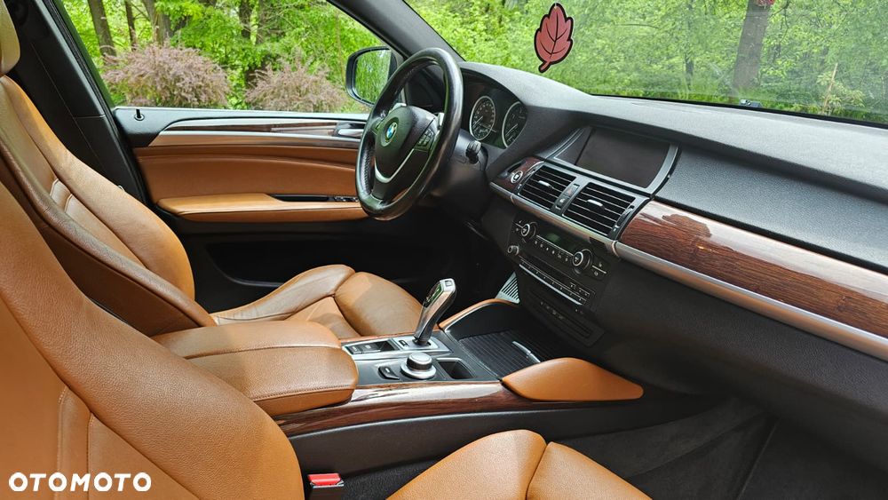 BMW X6 50i xDrive - 8