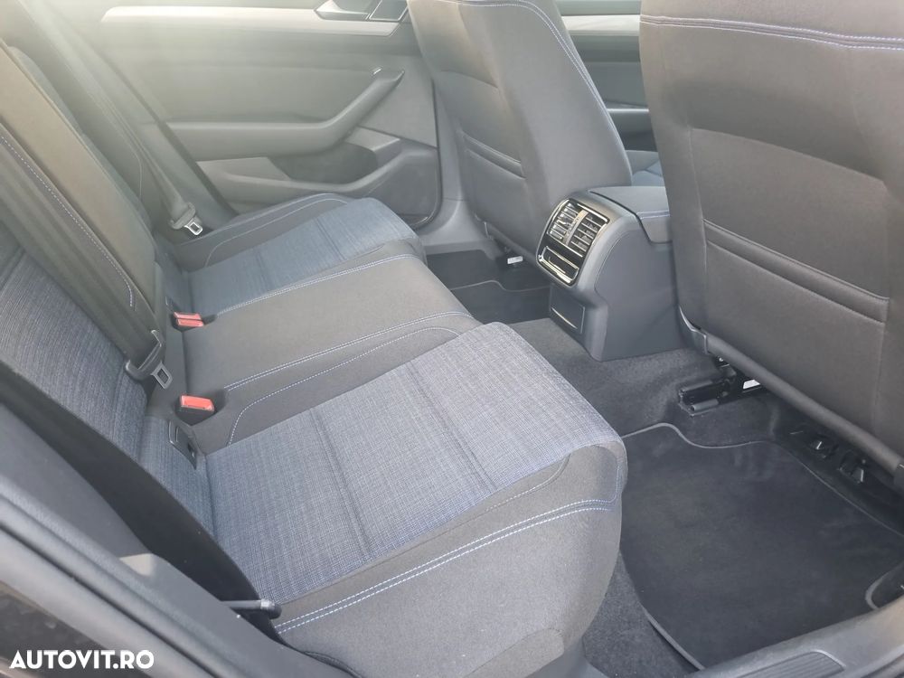 Volkswagen Passat - 13