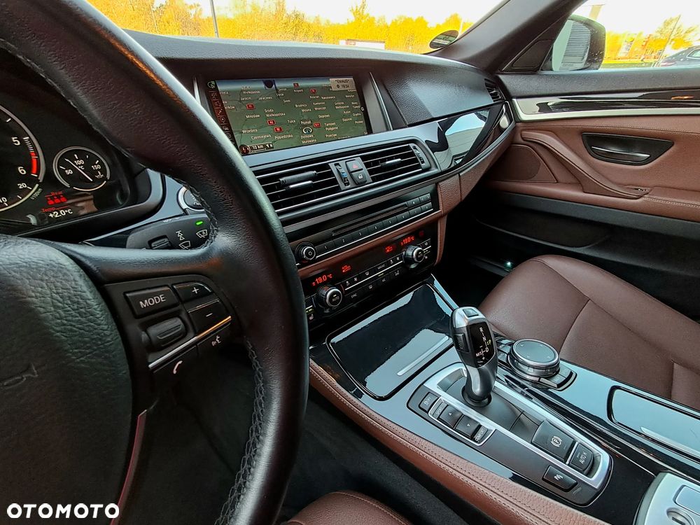 BMW Seria 5 525d Sport-Aut Luxury Line - 12