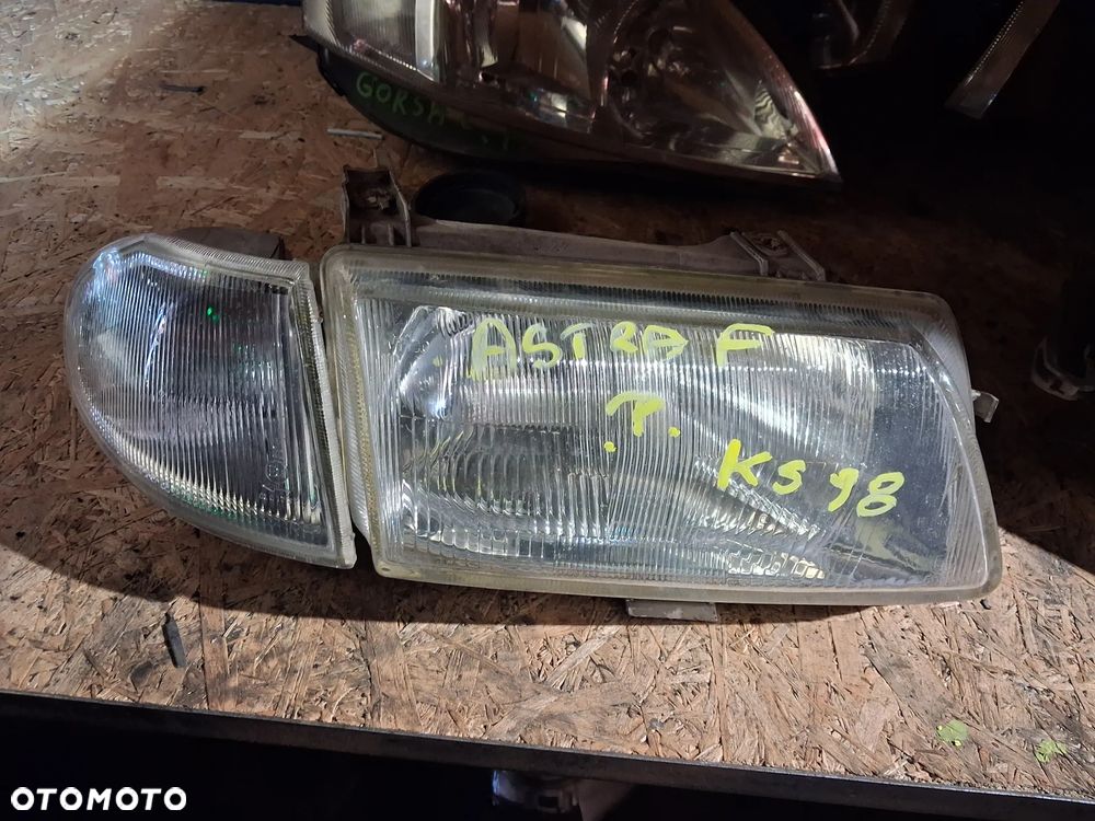 Reflektor Reflektory Lampa Lampy Przód PRAWY PRAWA OPEL ASTRA F - 1
