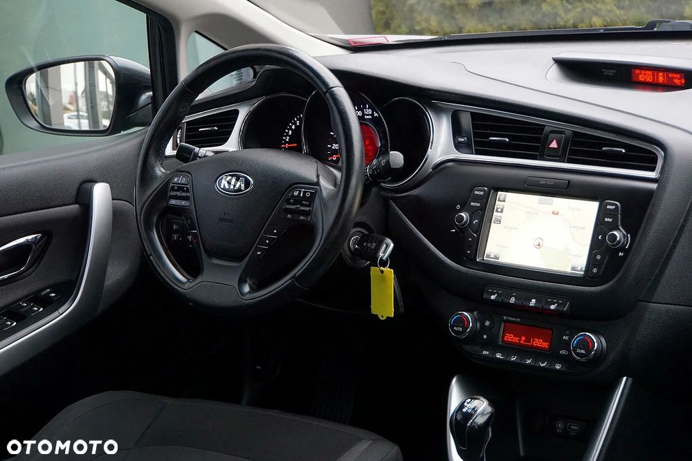 Kia Ceed 1.6 GDI Dream Team Edition - 30