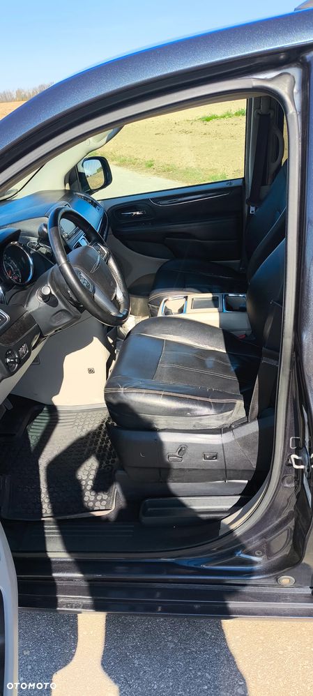 Chrysler Town & Country - 9