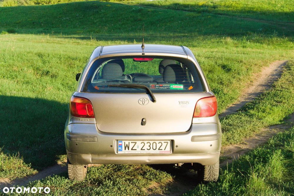 Toyota Yaris 1.0 Base - 4