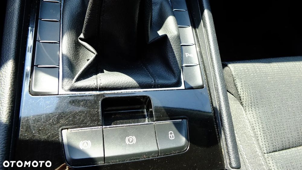 Skoda Superb 2.0 TDI Ambition - 31