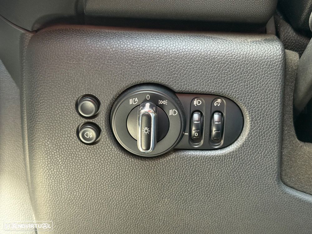 MINI 3 Portas One D - 23