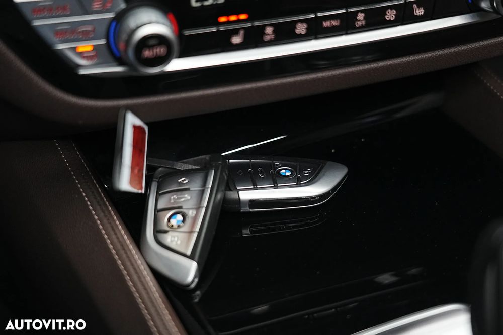 BMW Seria 5 530e Aut. Luxury Line - 28