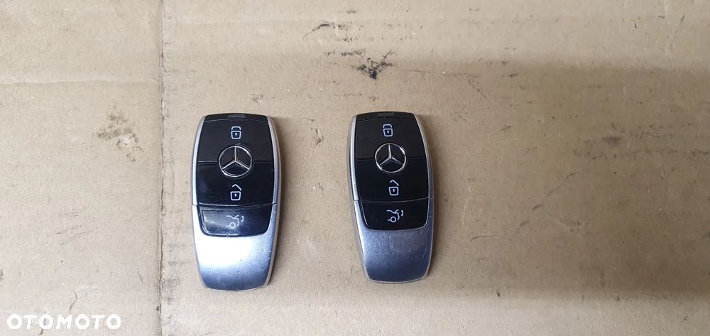 Kluczyk Pilot Oryginał Mercedes E-Klasa W213 A2139052207 - 1