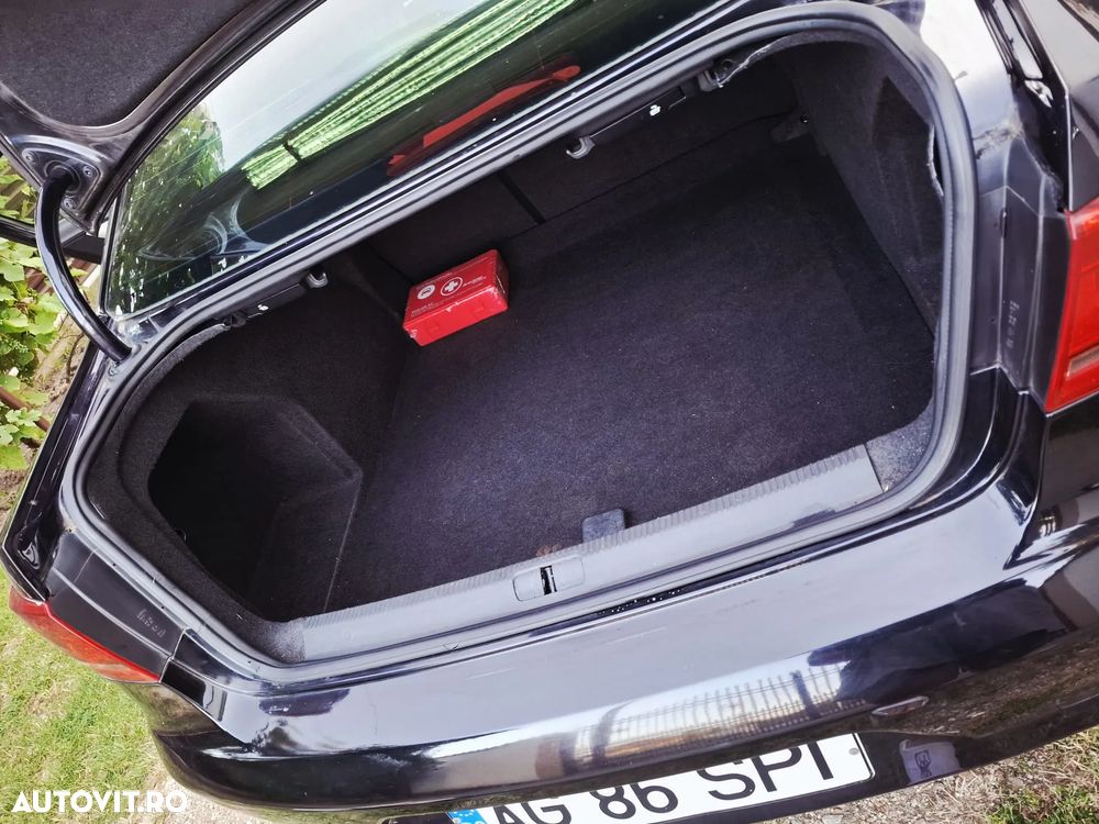 Volkswagen Passat 2.0 TDI BlueMotion Technology Comfortline - 16