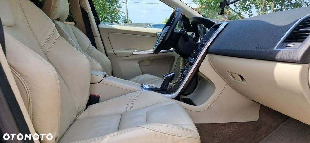 Volvo XC 60 D5 AWD Geartronic Summum - 32