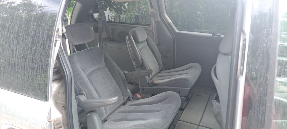 Chrysler Town & Country - 6
