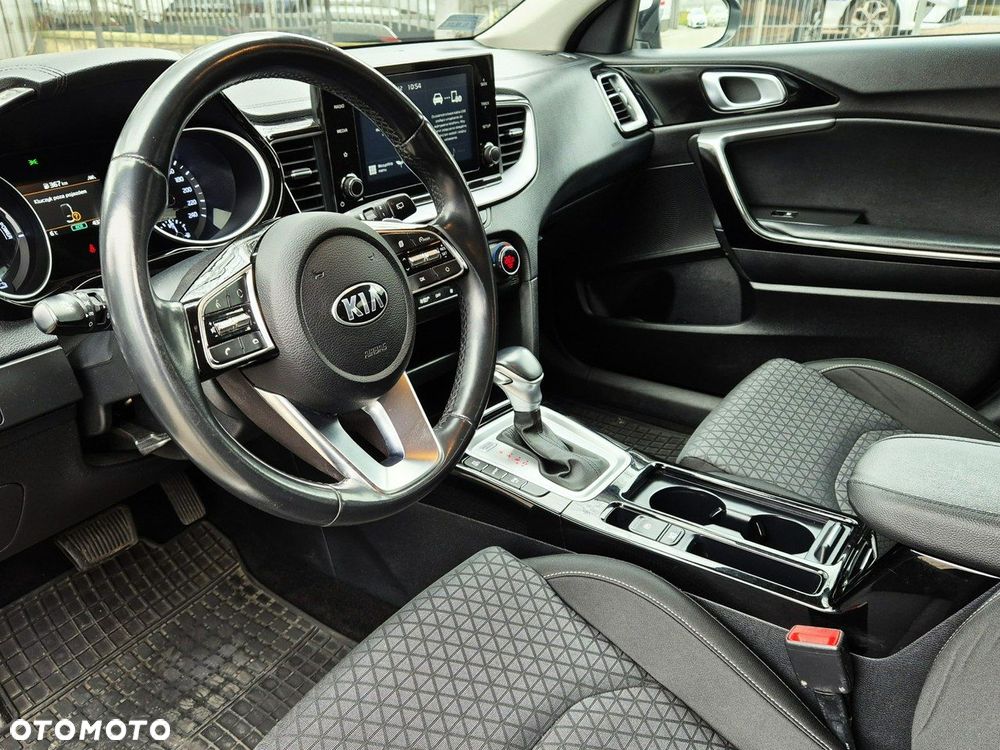 Kia Ceed - 10