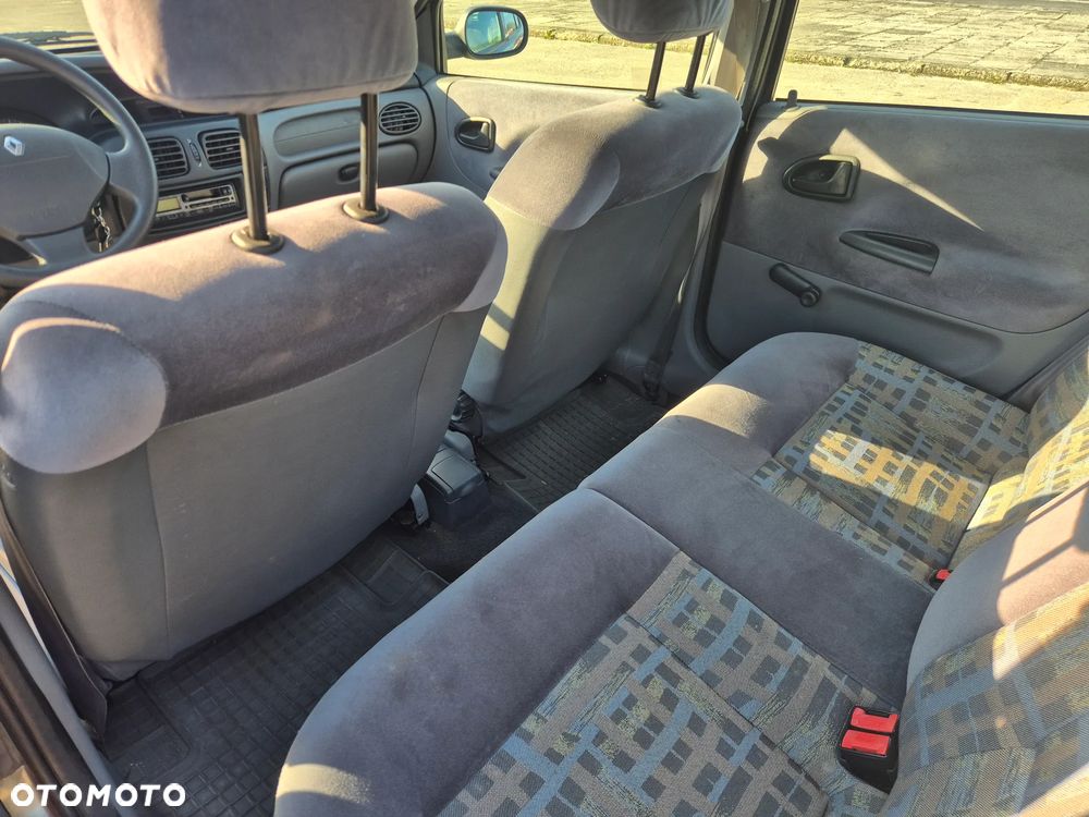 Renault Megane 1.4 RN 16V - 8