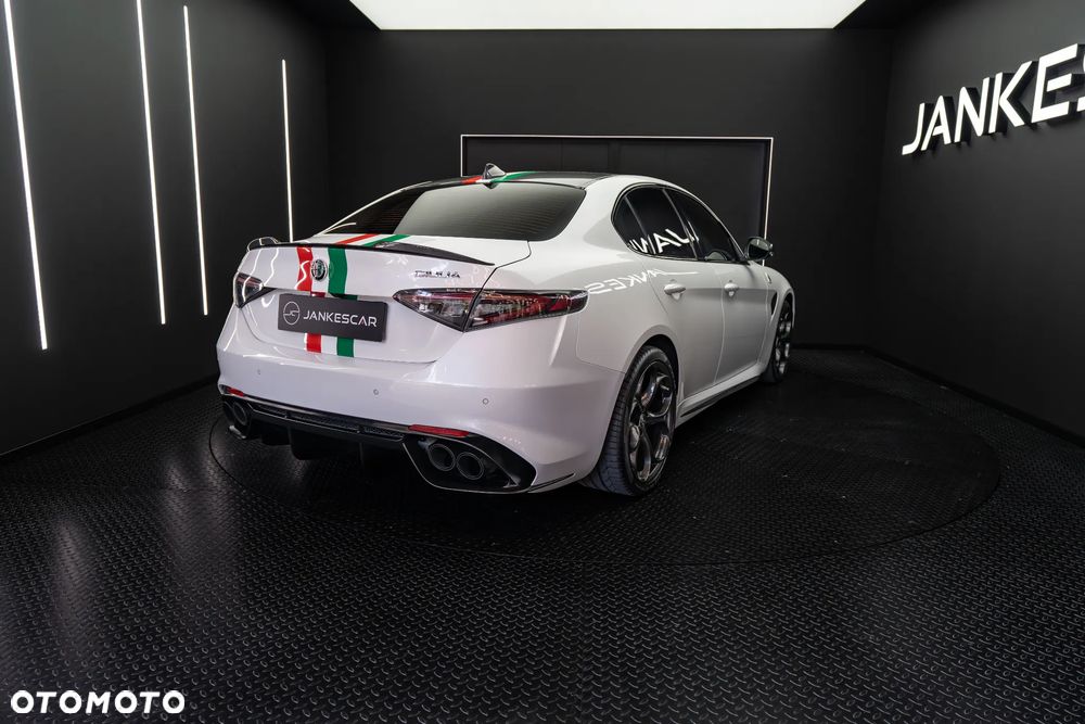 Alfa Romeo Giulia 2.9 Bi Turbo V6 Quadrifoglio - 9