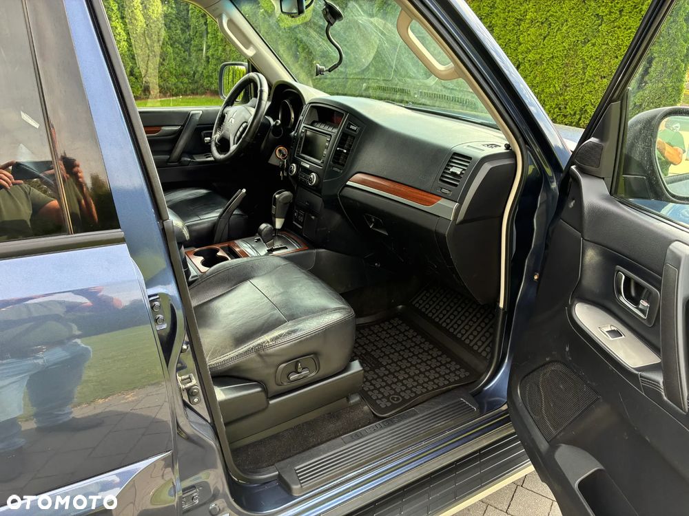 Mitsubishi Pajero - 13