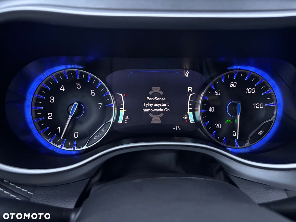 Chrysler Pacifica - 37