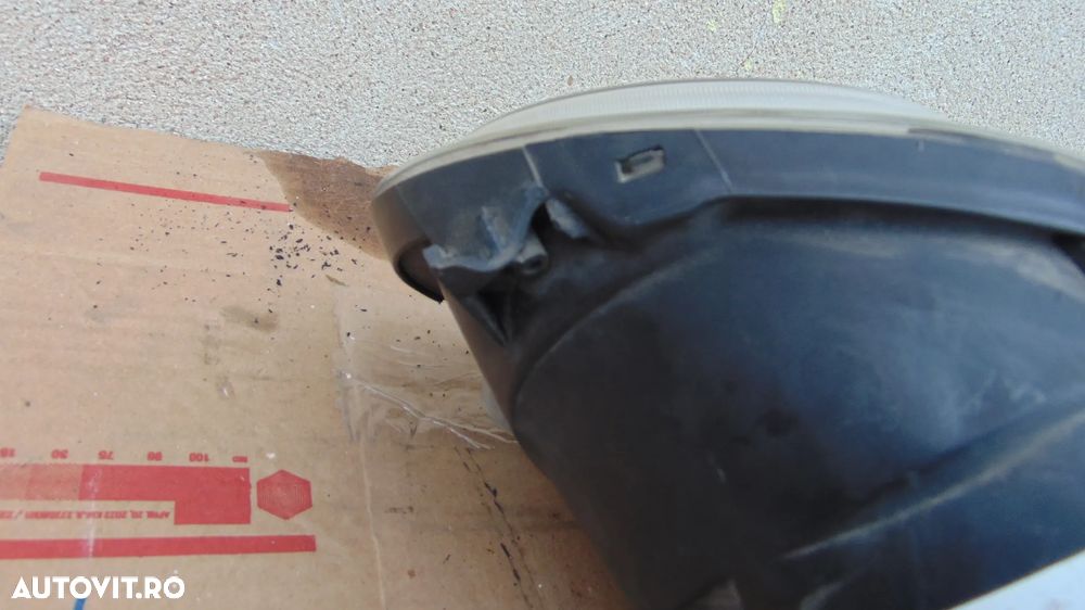 Far dreapta VW Polo 9N an 2001-2005 cu defect - 5