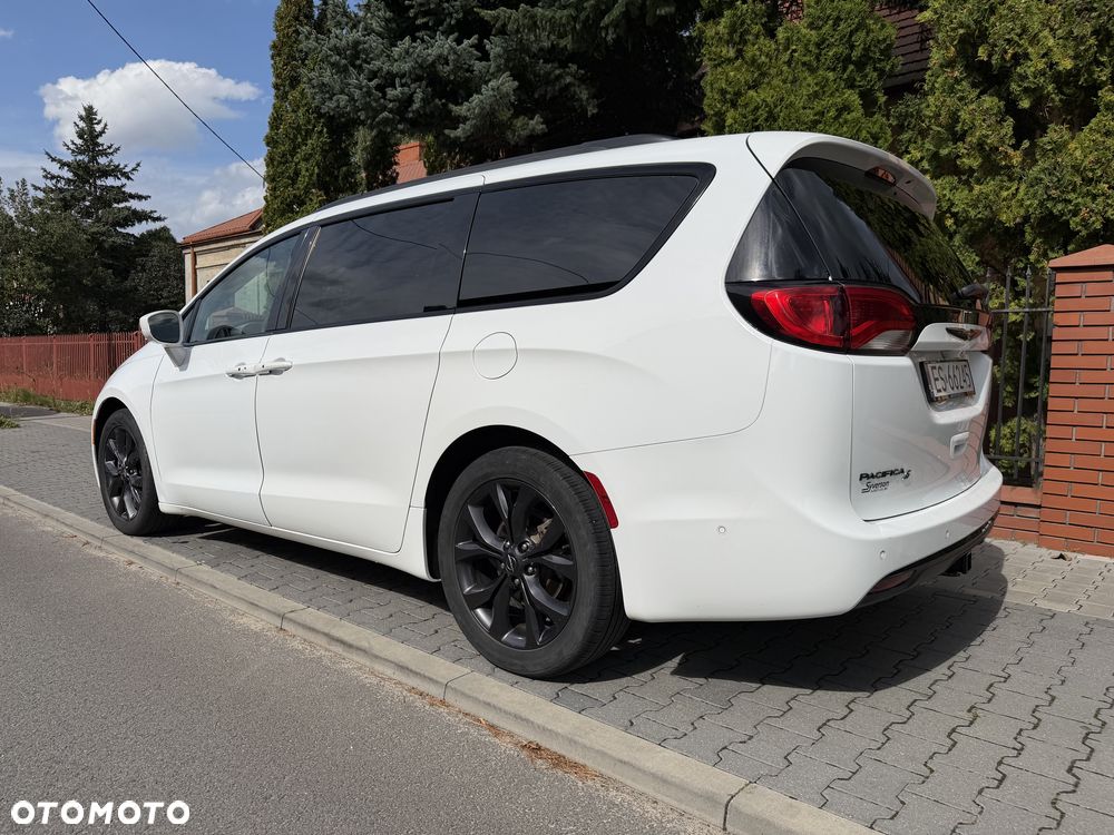 Chrysler Pacifica - 13