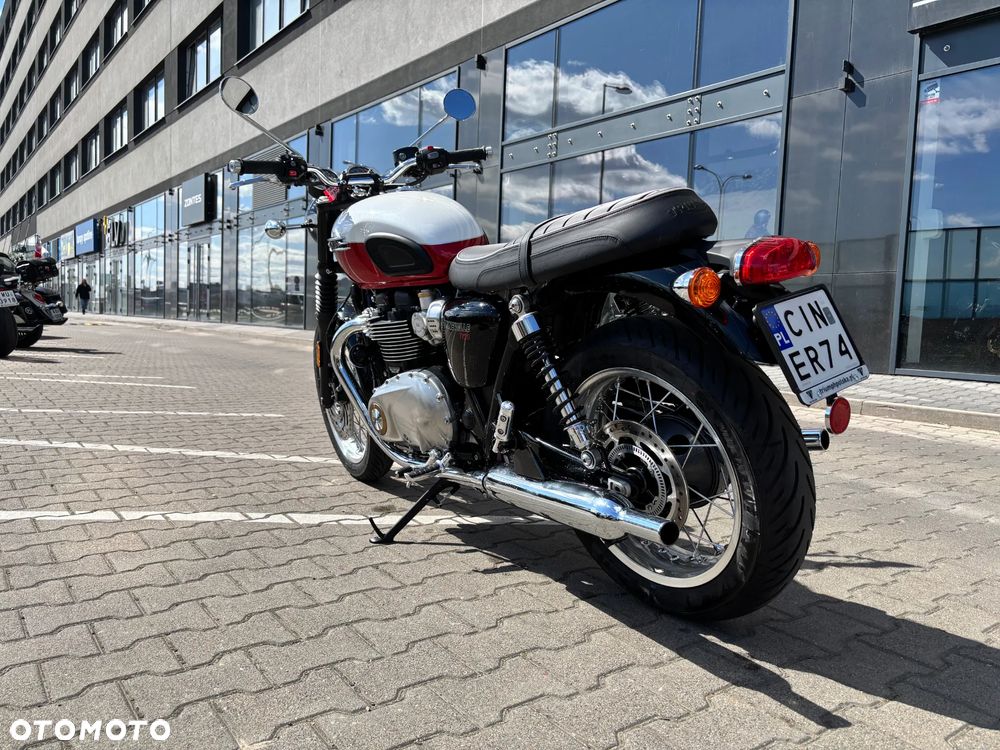 Triumph Bonneville - 20
