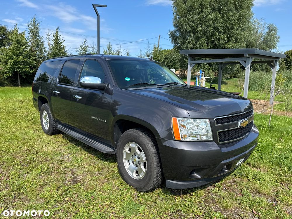 Chevrolet Suburban - 12