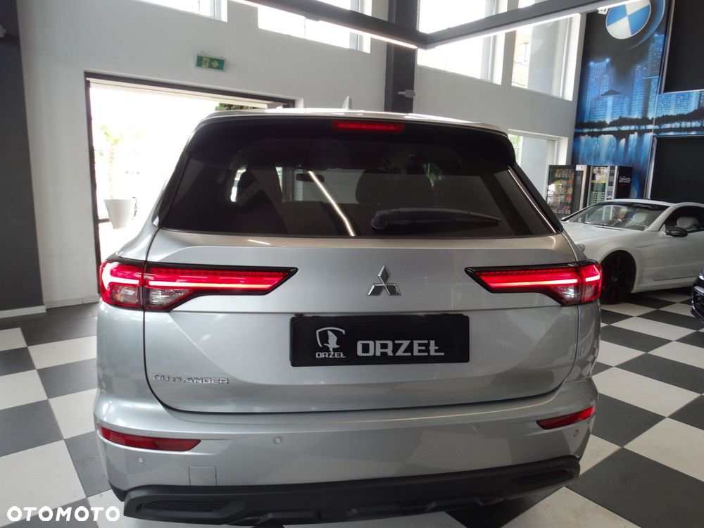 Mitsubishi Outlander - 4