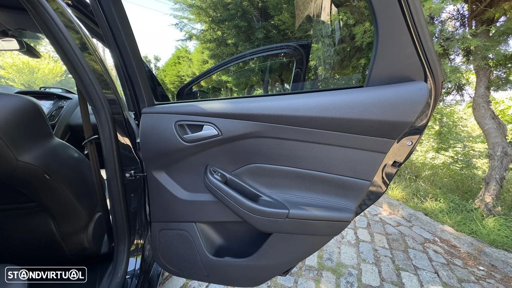 Ford Focus SW 2.0 EcoBoost ST - 14